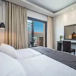 מלון דירות Abaton Luxury 4*